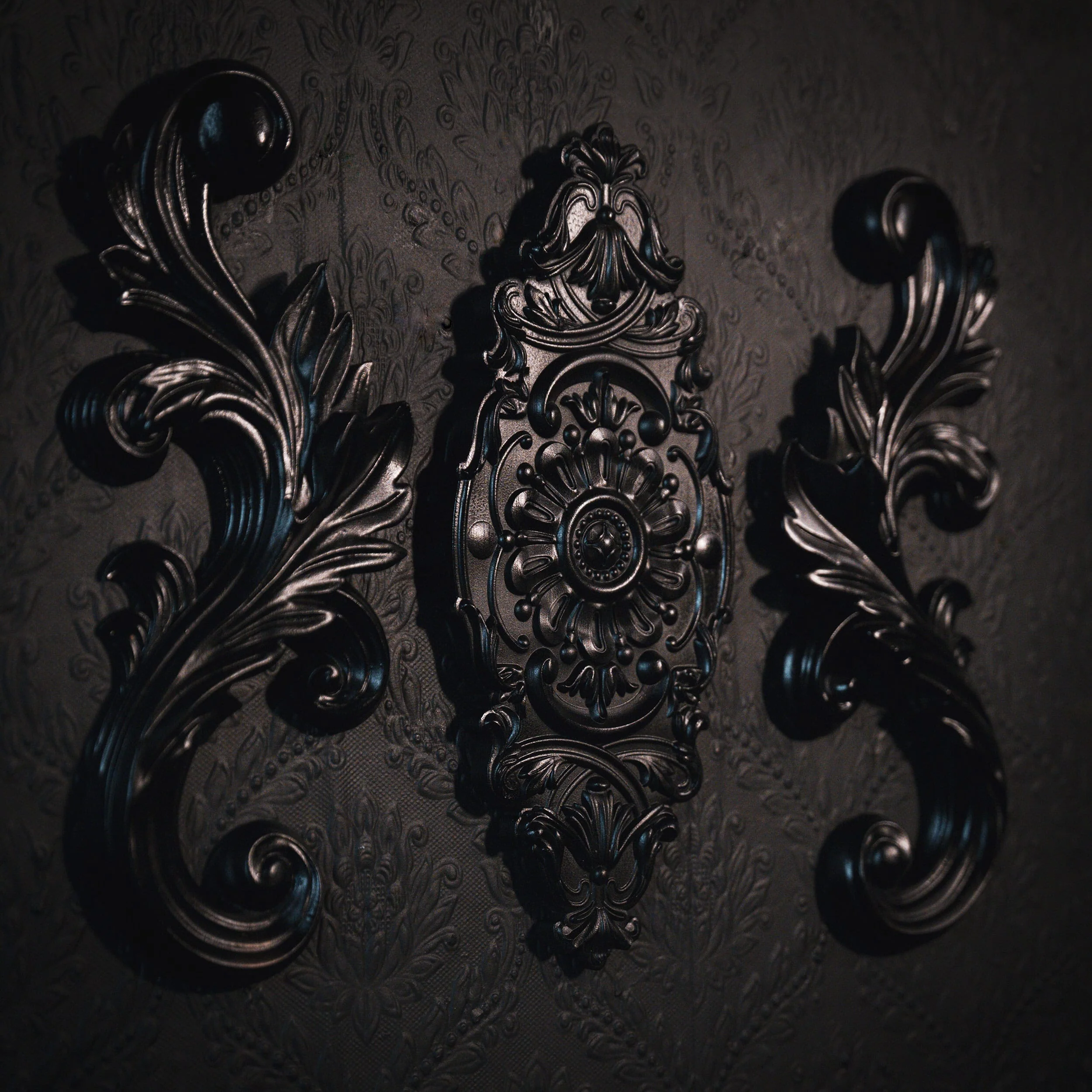 Reign - Baroque Wall Plaque - Image 5